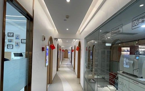 成都锦江极光口腔门诊部（金牛院区）科室走廊