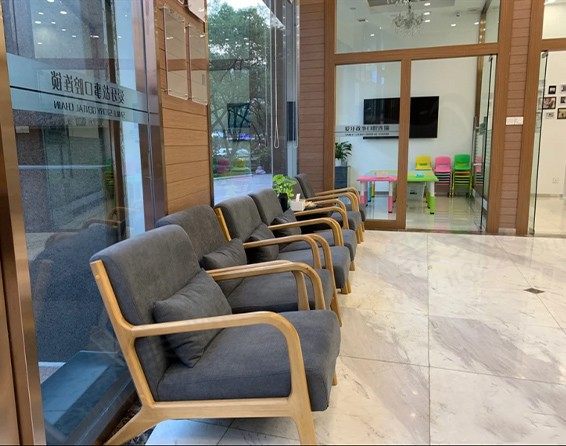 爱牙故事新城店候诊