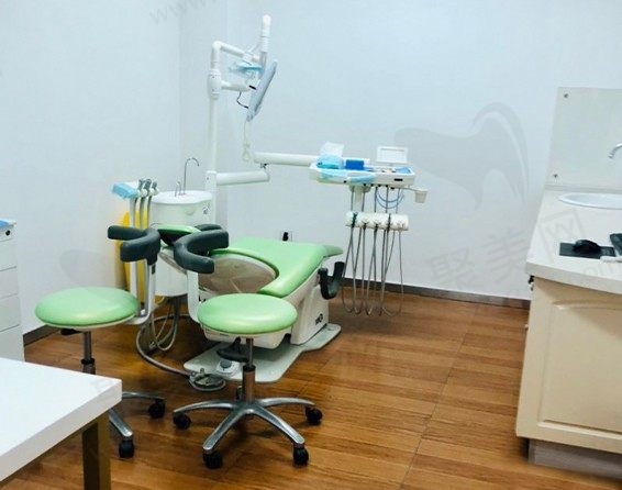 爱牙故事新城店诊室