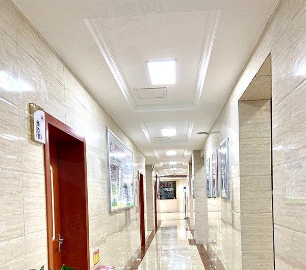 成都医大医院口腔科走廊