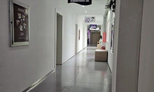卫康中医医院走廊