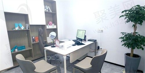 东美美容店面诊区