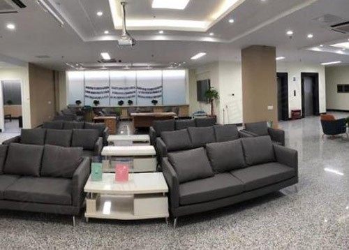 南京东南眼科医院候诊区