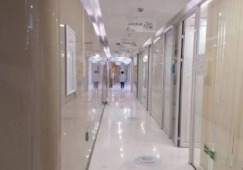 杭州辰昕美容口腔医院过道