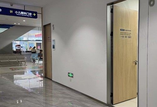 深西爱尔眼科过道