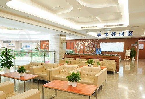 广州爱尔眼科医院等候区