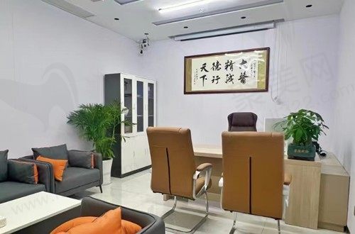 琼山中齿口腔面诊