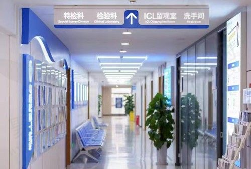 成都普瑞眼科过道
