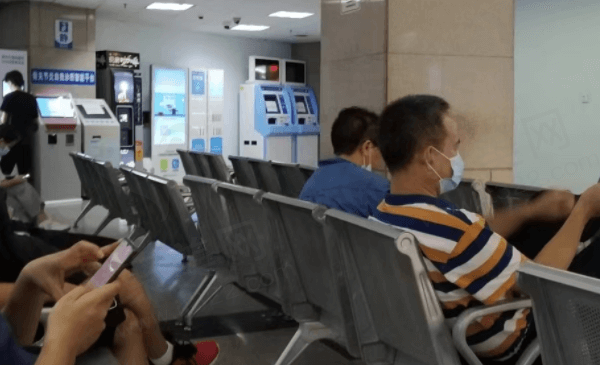 广东省人民医院眼科候诊区