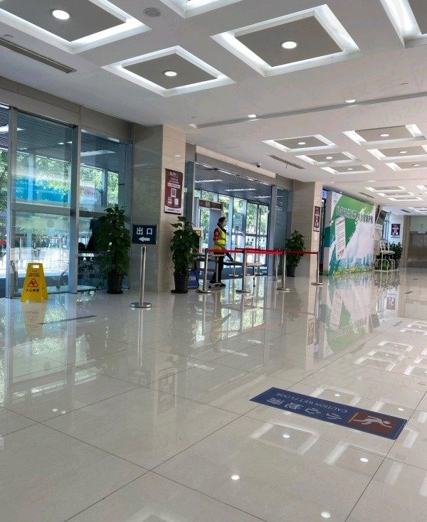 上海交通大学仁济医院门口