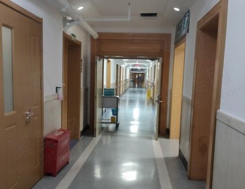 大连市中心医院走廊