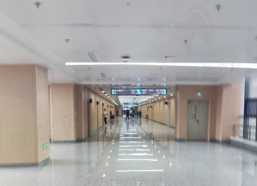 吉林大学第二医院走廊