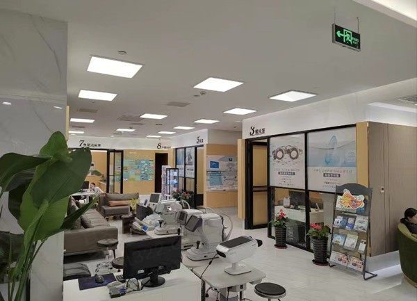 上海何氏眼科检查区