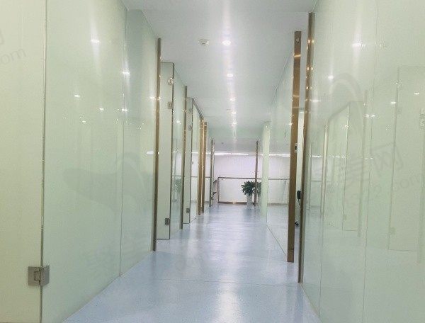重庆郑荃丽格青春医疗美容走廊