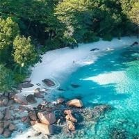 天蓝地绿水长清