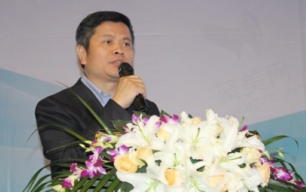 求问邓应平在哪些眼科坐诊？一键查询邓应平坐诊地点及时间！       