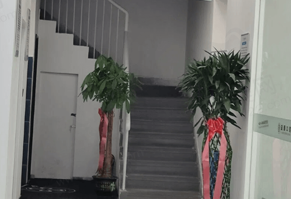 经开益康口腔诊所楼道