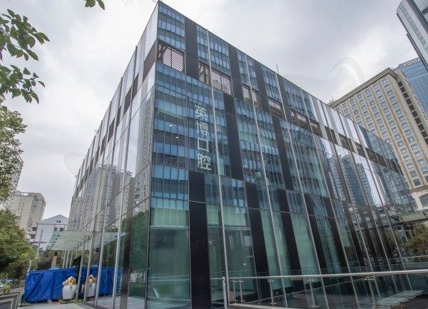 2024年上海英博口腔医院收费价格表公布：种植牙2262+牙齿矫正9800+