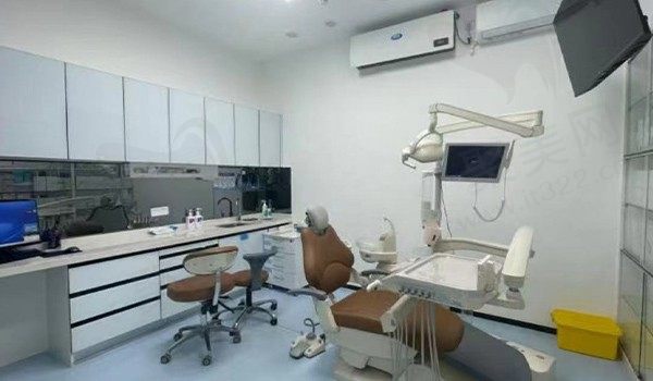 深圳弘杰孔子任口腔诊所诊室