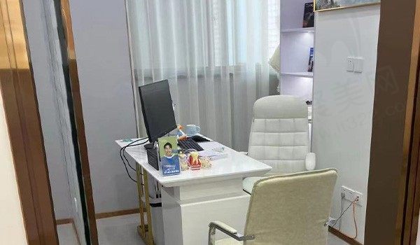 丹阳金铂利口腔洽谈室