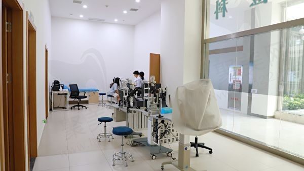 恩施慧宜眼科医院检查室
