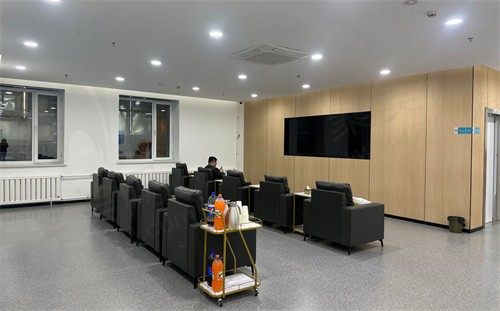 南关安信口腔门诊部休息区