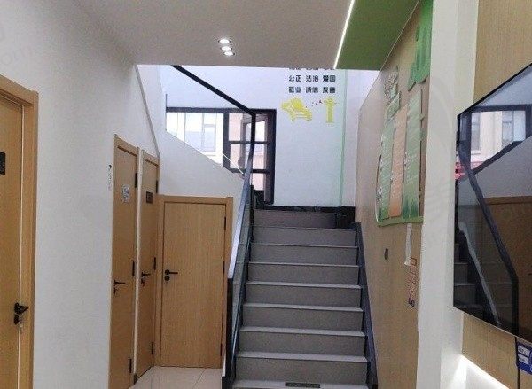 商丘睢阳皓齿口腔楼梯