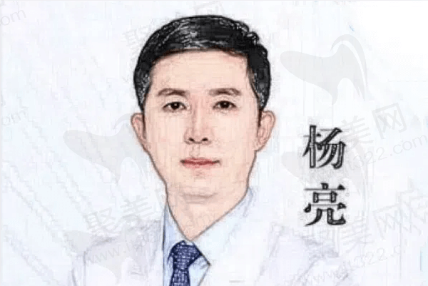 楊亮院長(zhǎng)坐診哈爾濱華廈眼科醫(yī)院，擅長(zhǎng)近視手術(shù)口碑好費(fèi)用7800元起