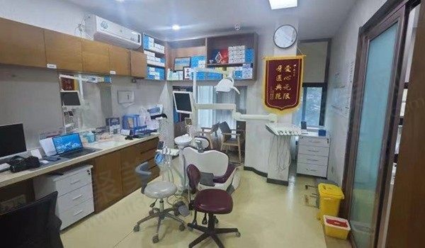 青岛优诺口腔医院当然是正规医院，而且收费不贵还能用医保