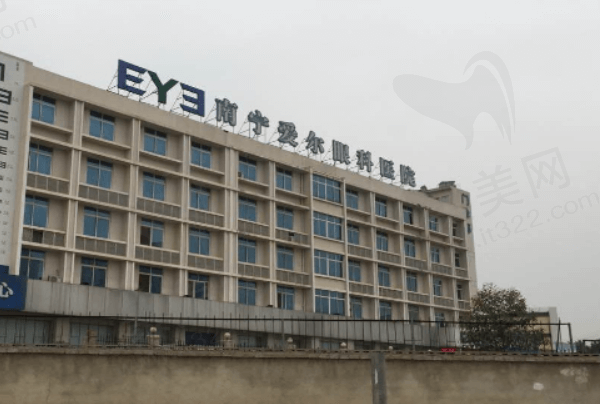 南宁爱尔眼科医院坐地铁1/2号线到，且是正规私立眼科能用医保