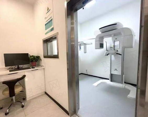 众禾口腔门诊部仪器.jpg