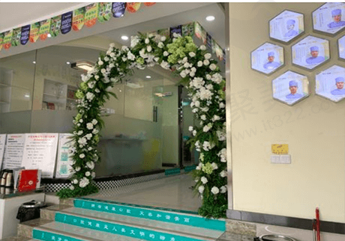 驻马店啄木鸟置地大道口腔门诊部门口