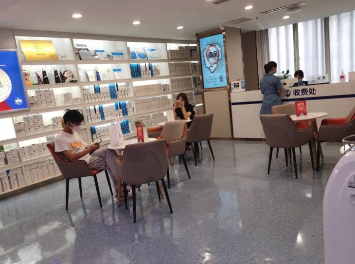 成都新桥口腔医院（光华店）候诊区