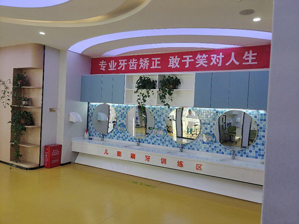 驻马店啄木鸟牙科