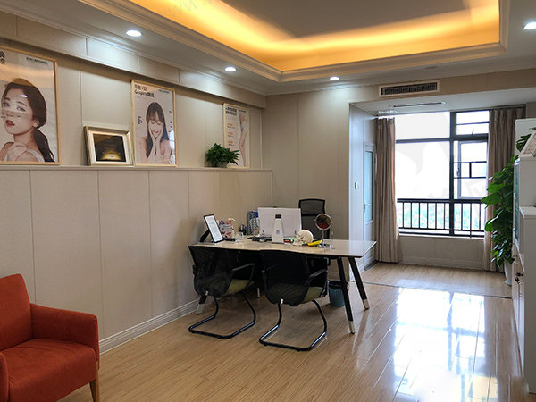 四川友谊医院吸脂价格表_脂肪填充多少钱