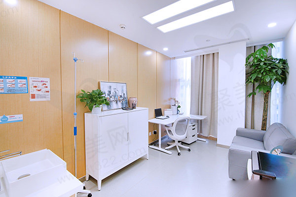 北京师丽丽眼角修复多少钱 北京师丽丽眼角修复多少钱