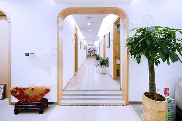 师丽丽做双眼皮修复口碑评价 师丽丽做双眼皮修复口碑评价