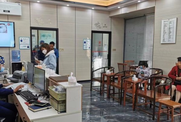 清远粤美口腔门诊部大厅