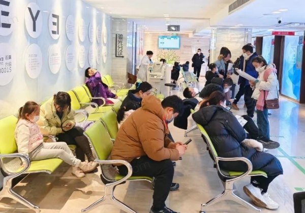 西安爱尔眼科医院等候区