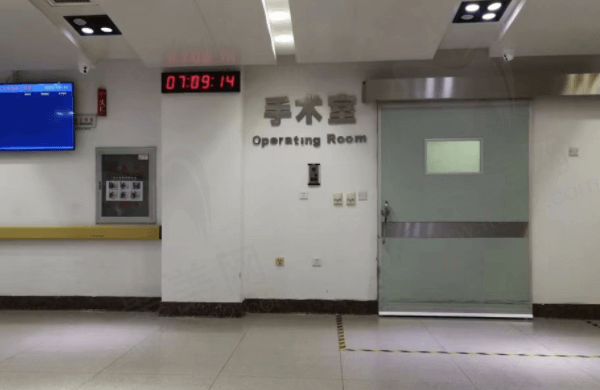 中 国医科大学附属第 一医院眼科医师团队