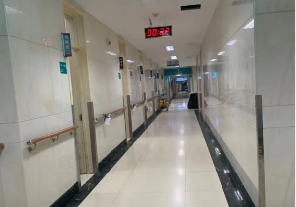 大连市第三人民医院过道