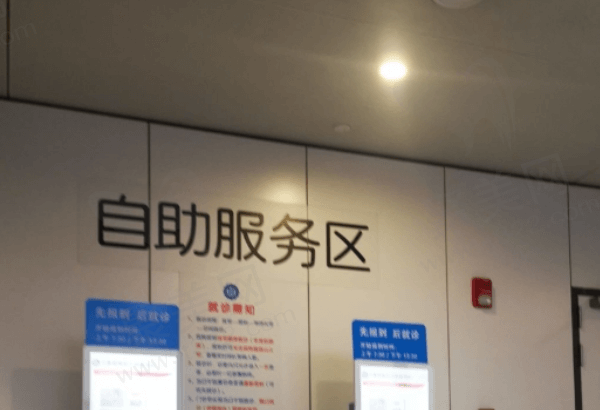 江苏省人民医院眼科医生团队