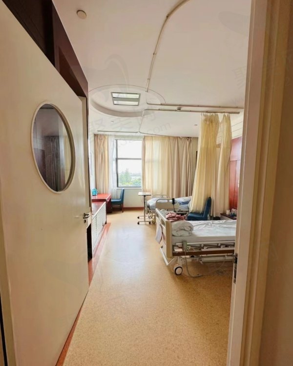 1上海复旦大学附属华山医院（眼科）营业时间及联系电话
