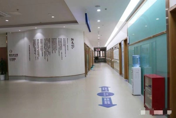 重庆眼视光眼科医院过道
