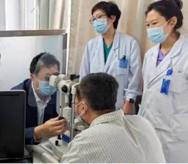 哈尔滨医科大学附属第一医院刘平治疗白内障