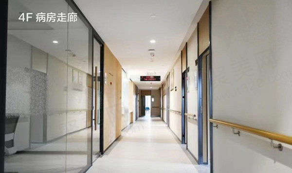 青岛爱尔眼科过道