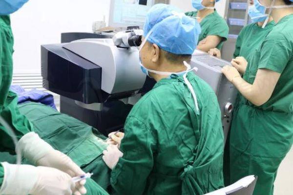 新疆医科大学一附院易湘龙做近视手术怎么样
