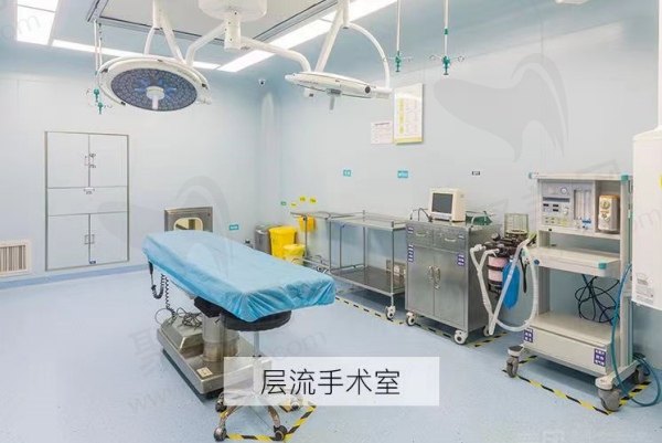 成都华美紫馨美容医院是成都地区隆胸排名前十的正规医美机构之一