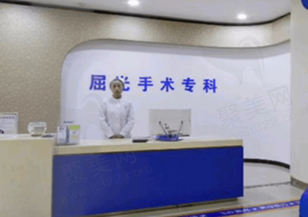 从医生简介比较邯郸爱尔眼科医院和爱眼医院哪个好？