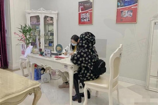 长沙华韩医疗美容医院特色项目隆胸/吸脂